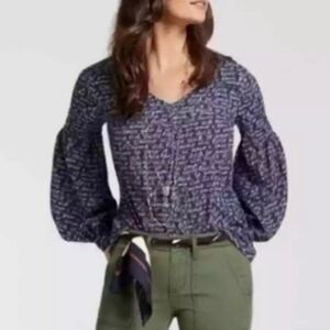 Cabi Women's Navy white Te Amo Love Word Blouse Small Long Sleeve Lightweight